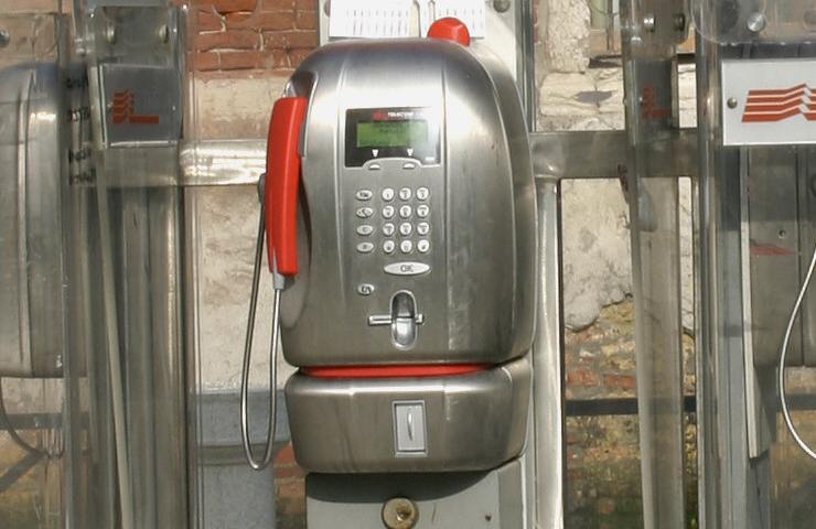 Una delle cabine telefoniche della SIP in Italia