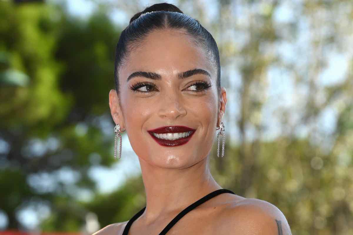 elodie senza trucco