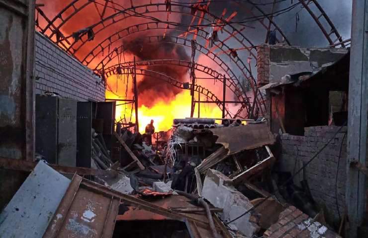 Fuoco provocato dai bombardamenti in Ucraina