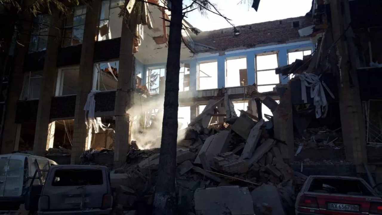 Città bombardata a causa della guerra tra Russia e Ucraina