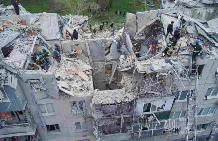 Edificio distrutto dai bombardamenti a causa della guerra tra Russia e Ucraina