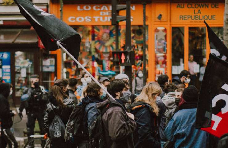 Manifestanti corteo Primo Maggio in Francia