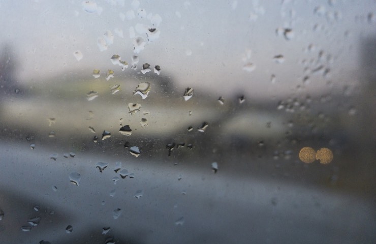 Pioggia sul vetro