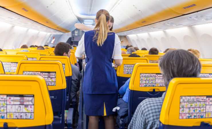 ryanair hostess stipendio