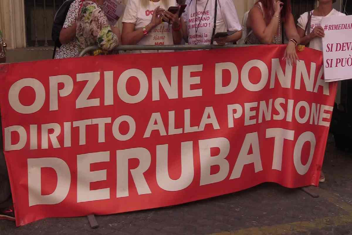 Opzione donna, lavoratrici scese in piazza per chiedere il ripristino dei precedenti requisiti