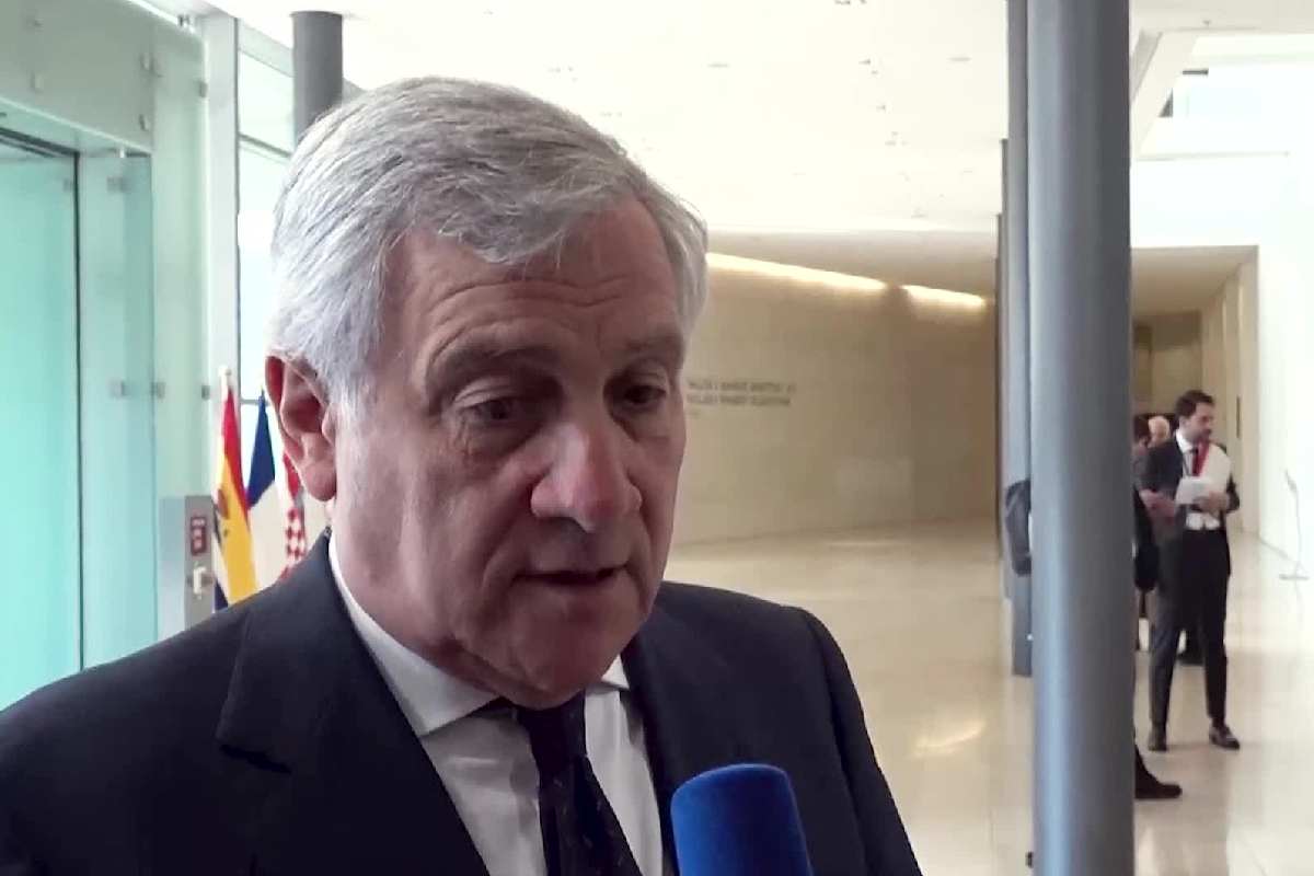 Antonio Tajani durante un punto stampa