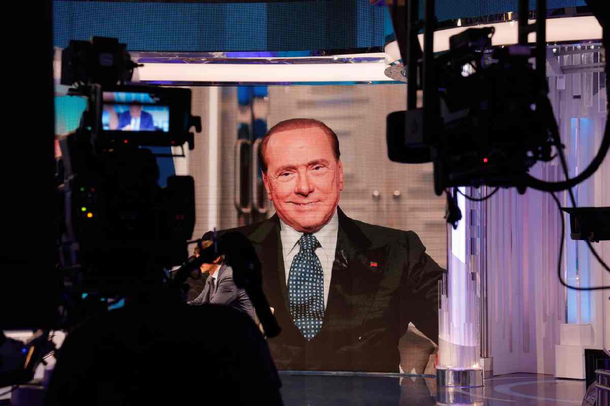 Annuncio della morte di Berlusconi nelle emittenti televisive