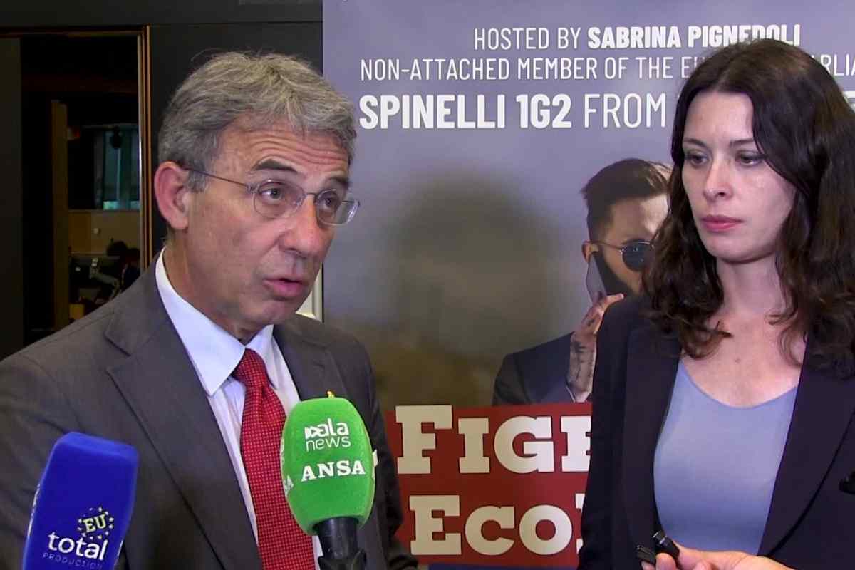 Sergio Costa del Movimento 5 Stelle parla a Bruxelles