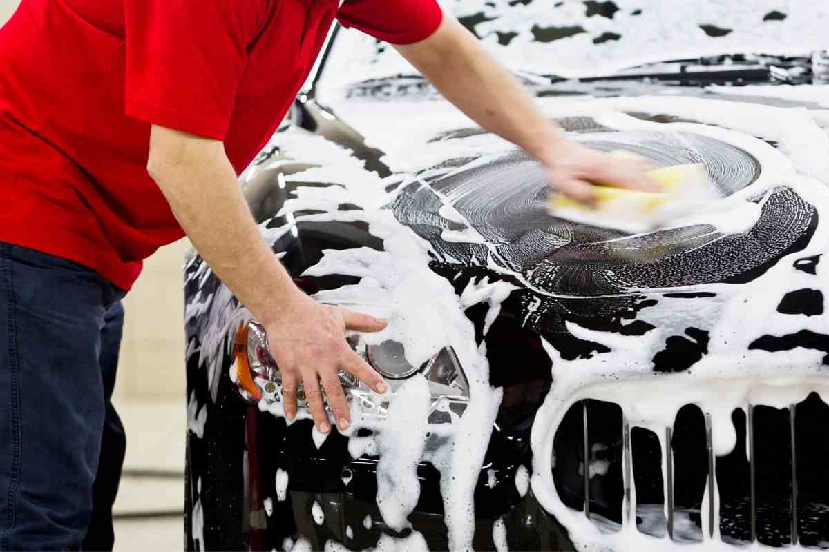 Lavare l'auto