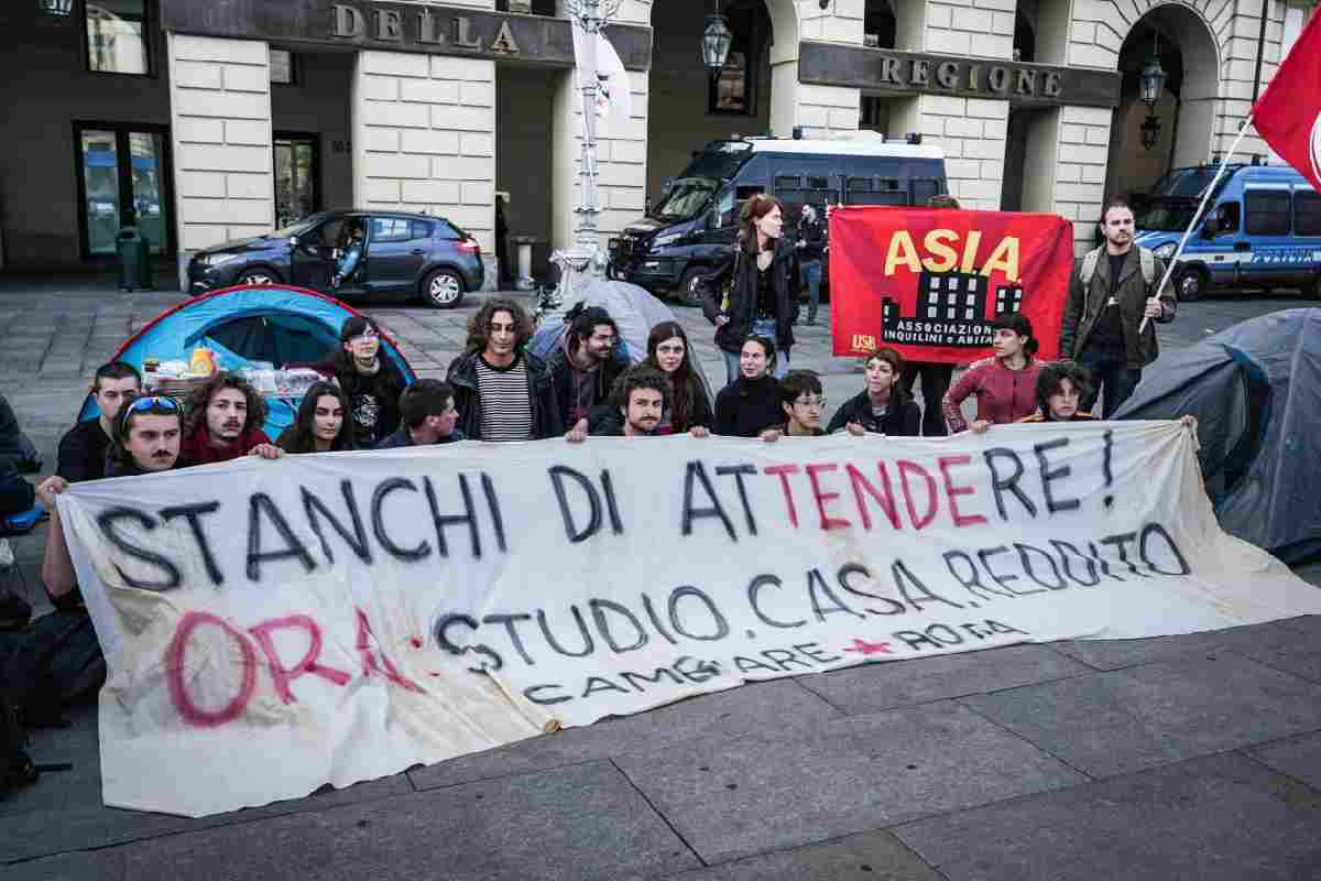 Proteste degli studenti contro il caro affitto degli alloggi universitari