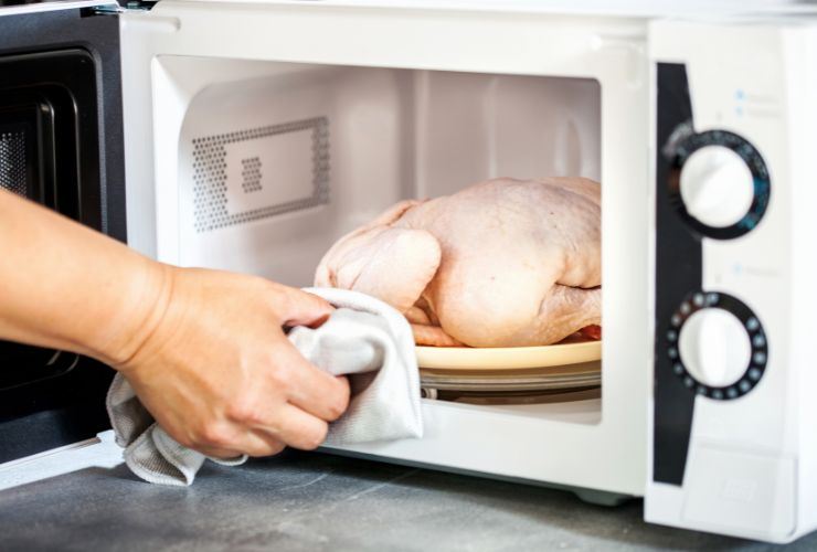 scongelare il cibo al microonde