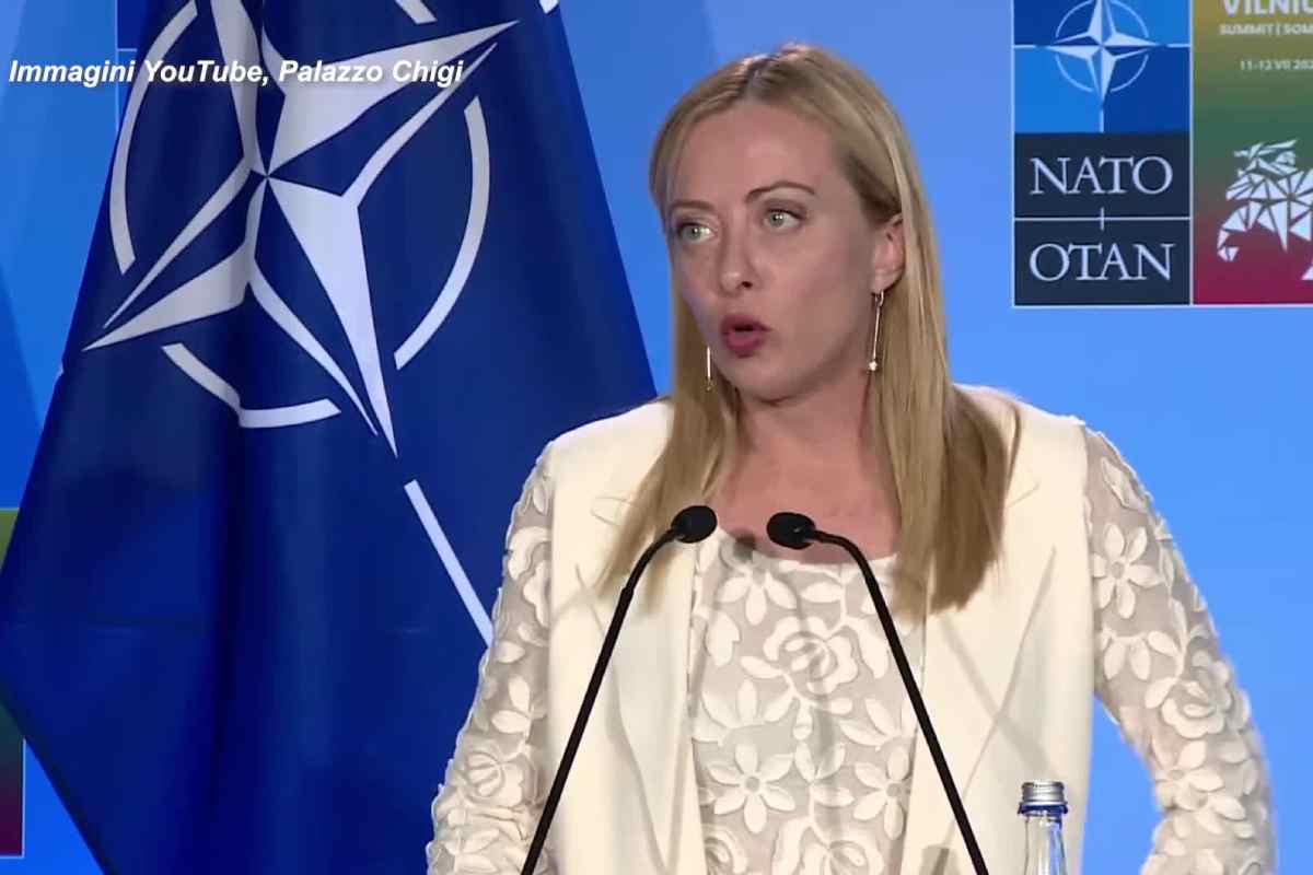 Giorgia Meloni parla in conferenza stampa al termine del vertice NATO a Vilnius