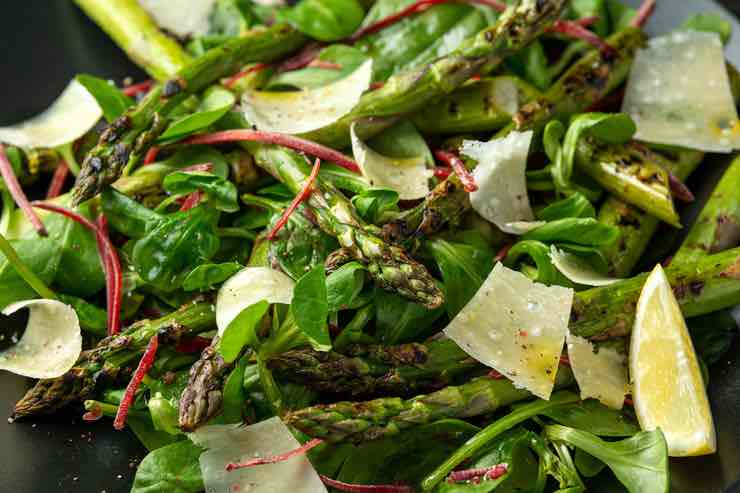 Insalata con asparagi: ingredienti e preparazione