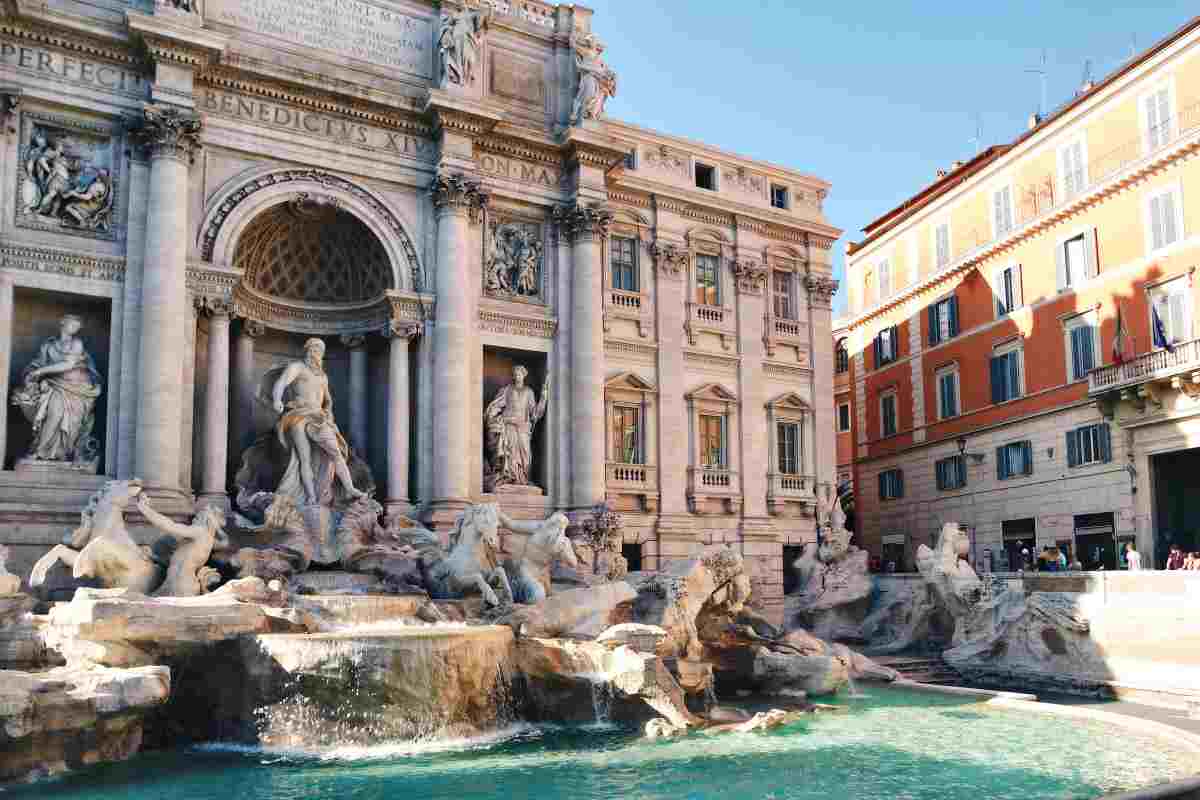 Fontana di Trevi a Roma, una delle dieci città da bollino rosso in Italia per il caldo