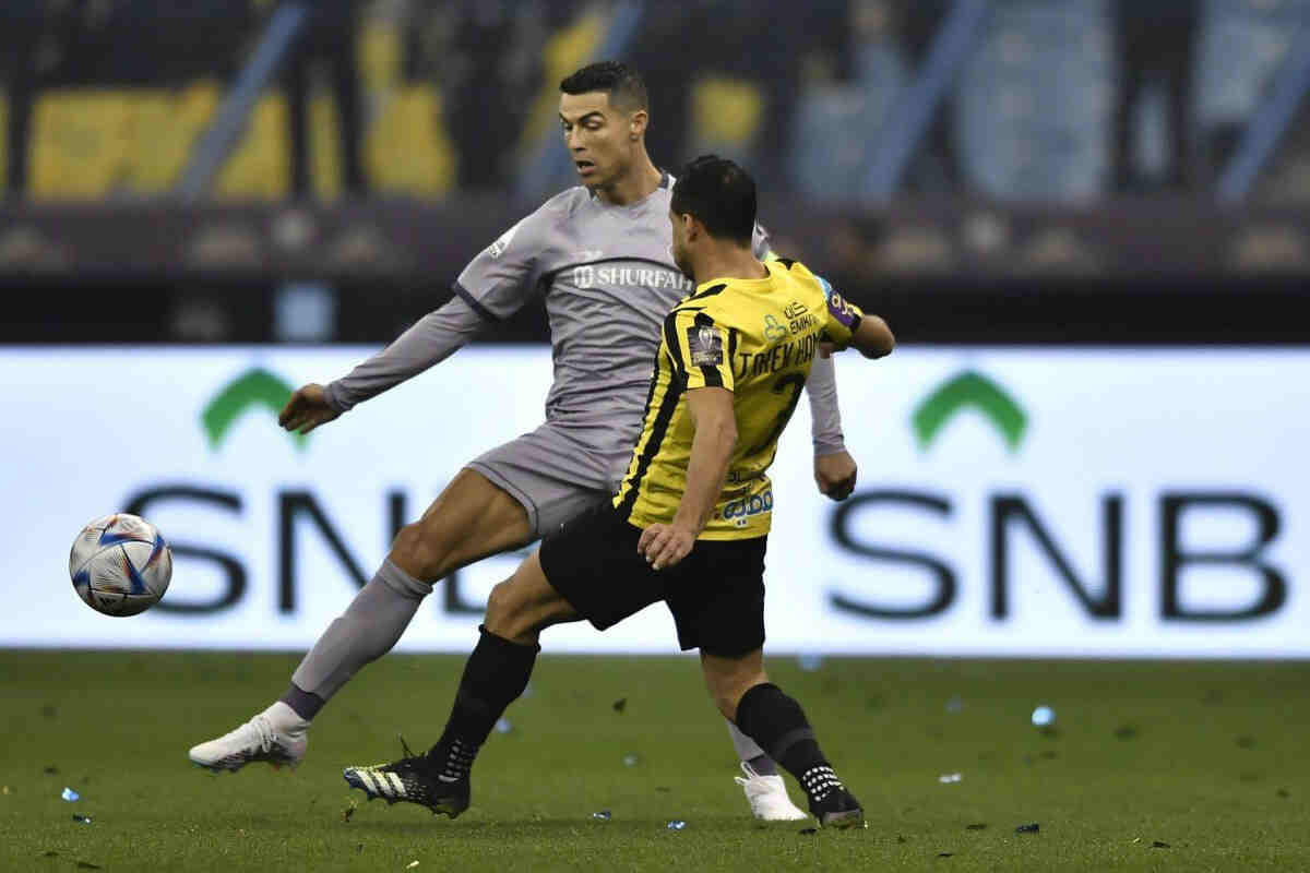 Cristiano Ronaldo in campo con la maglia dell'Al Nassr