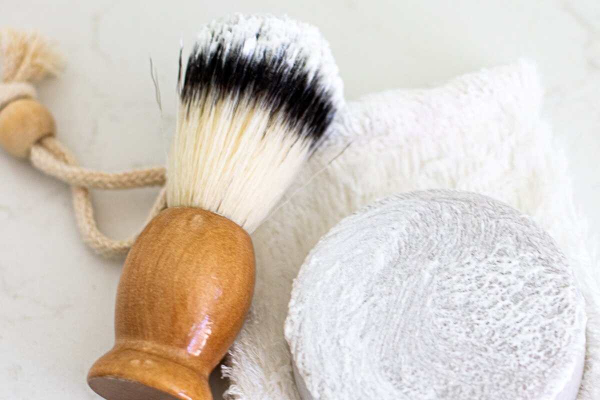 Schiuma da barba, ecco come usarla per pulire