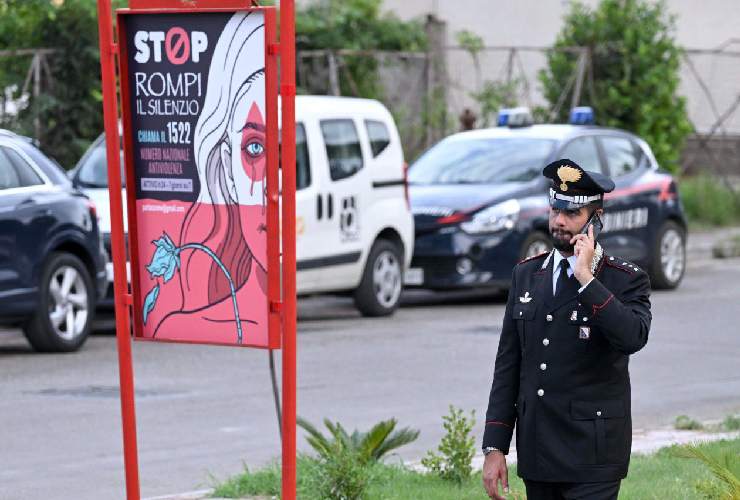 Carabiniere nel quartiere Parco Verde di Caivano