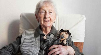 Barbie entra nelle Rsa: cos’è la doll therapy?