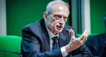 Fassino e gli stipendi d’oro: quanto guadagnano i parlamentari nel resto d’Europa?