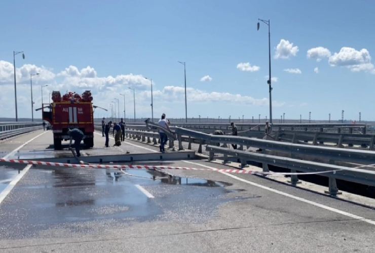 Il ponte di Kerch in Crimea dopo l'attacco di un drone ucraino