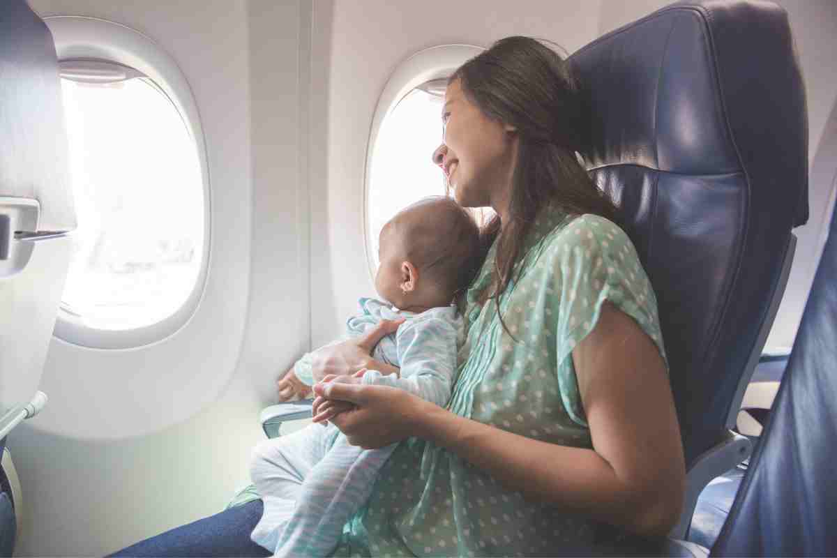 Viaggi in aereo con bambini, ecco tutte le info da sapere sui biglietti