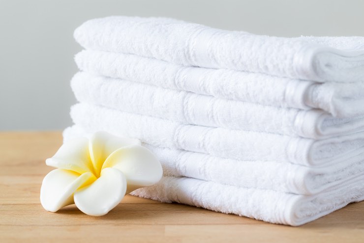Asciugamani bianchi: togliere le macchie con l'aceto