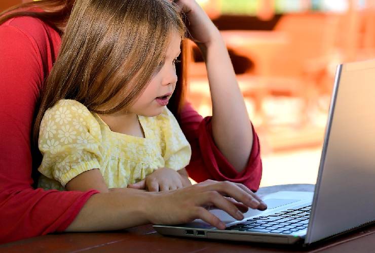 I bambini e l'accesso alla pornografia online