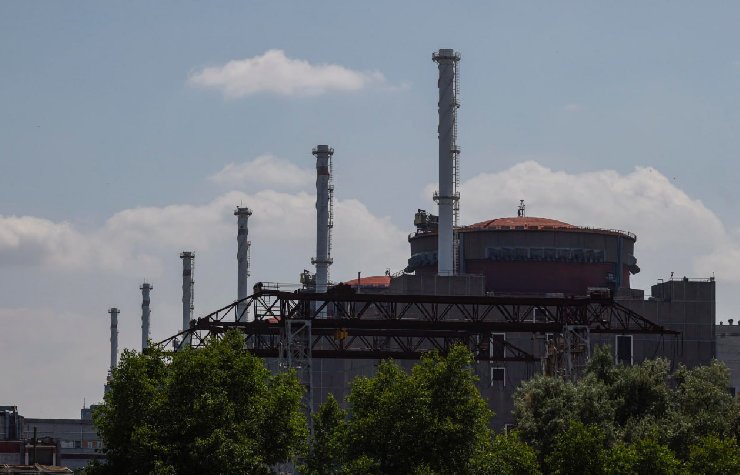 Centrale di Zaporizhzhia in Ucraina con le ciminiere in vista