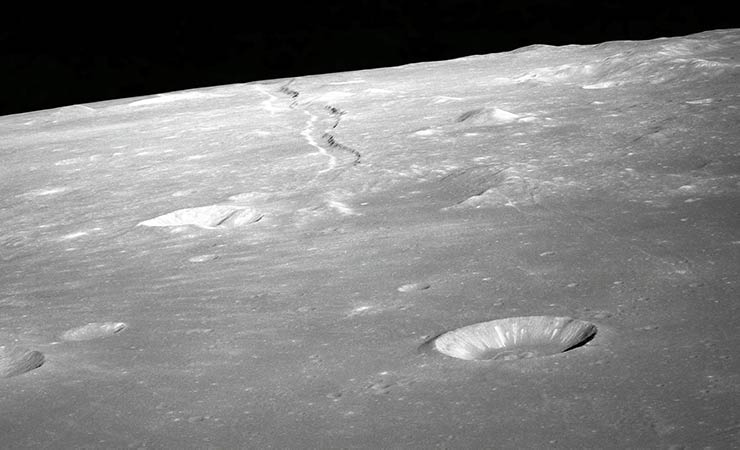 vista su crateri lunari