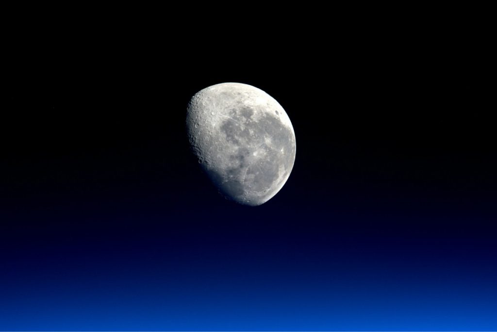 la Luna