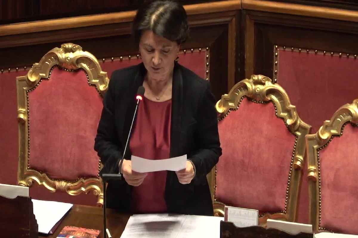 La ministra della famiglia Eugenia Roccella propone di vietare i siti porno ai minori