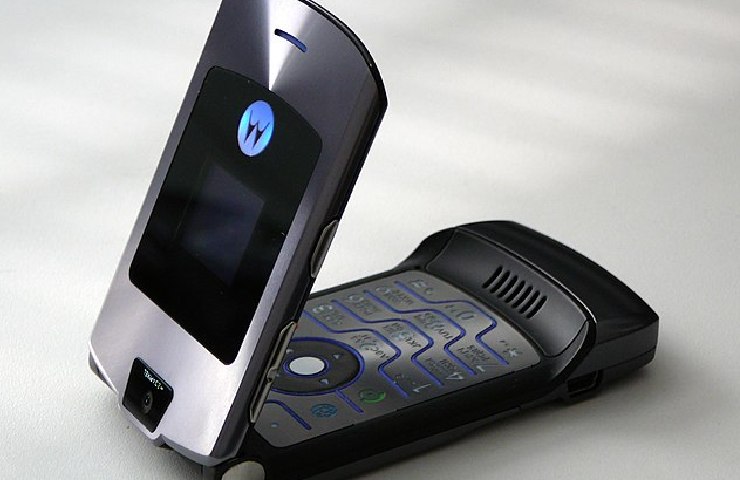 Motorola flip phone anni 2000