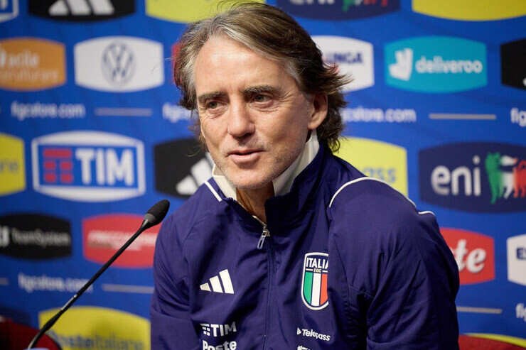 Roberto Mancini rappresenta l'Italia in conferenza stampa