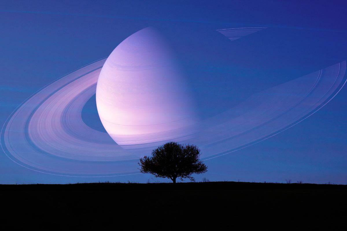 Il pianeta Saturno in un'immagine suggestiva
