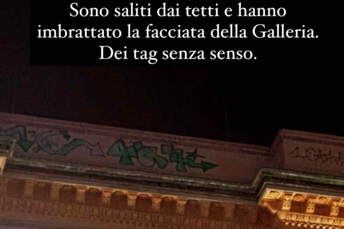 La Galleria Vittorio Emanuele II di Milano vandalizzata