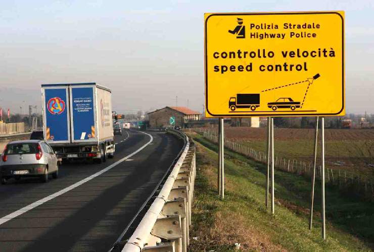 Autovelox per controllo velocità in strada