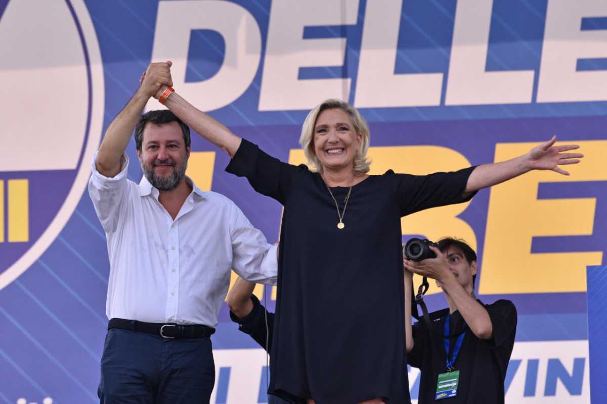 Il segretario della Lega Matteo Salvini e la leader del Rassemblement National Marine Le Pen al raduno di Pontida