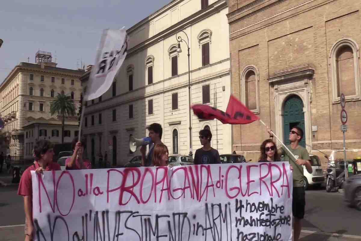 Protesta contro le Frecce Tricolori