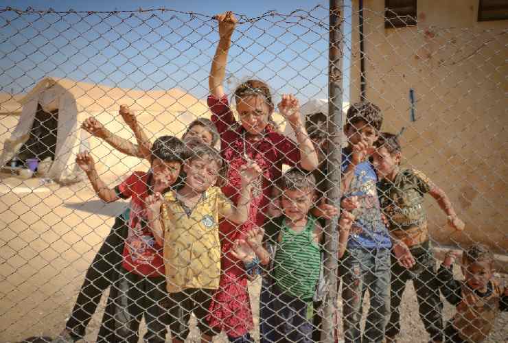 Bambini sfollati in un campo profughi in Siria
