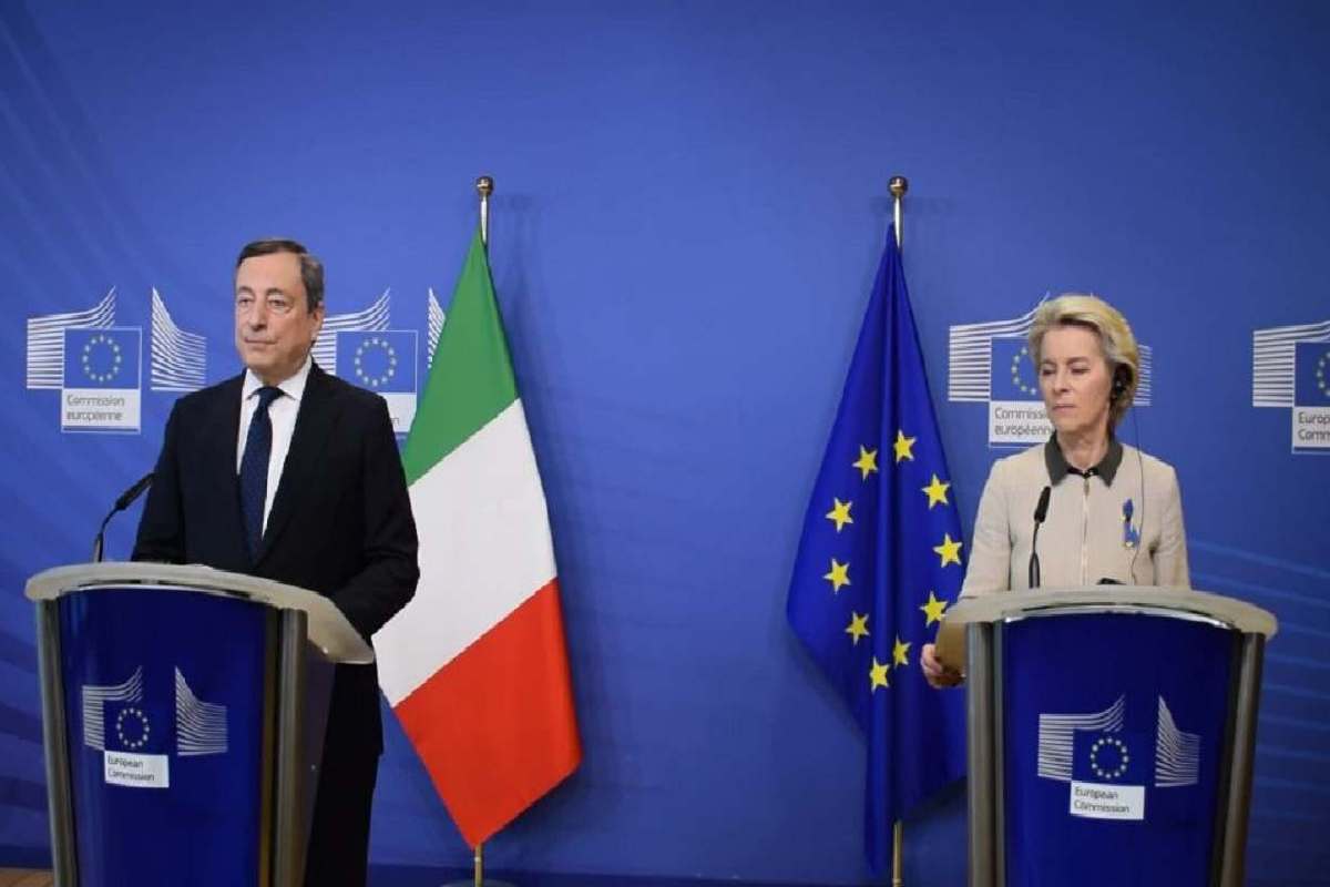 L'ex premier italiano Mario Draghi e la presidente della Commissione Ue Ursula von der Leyen