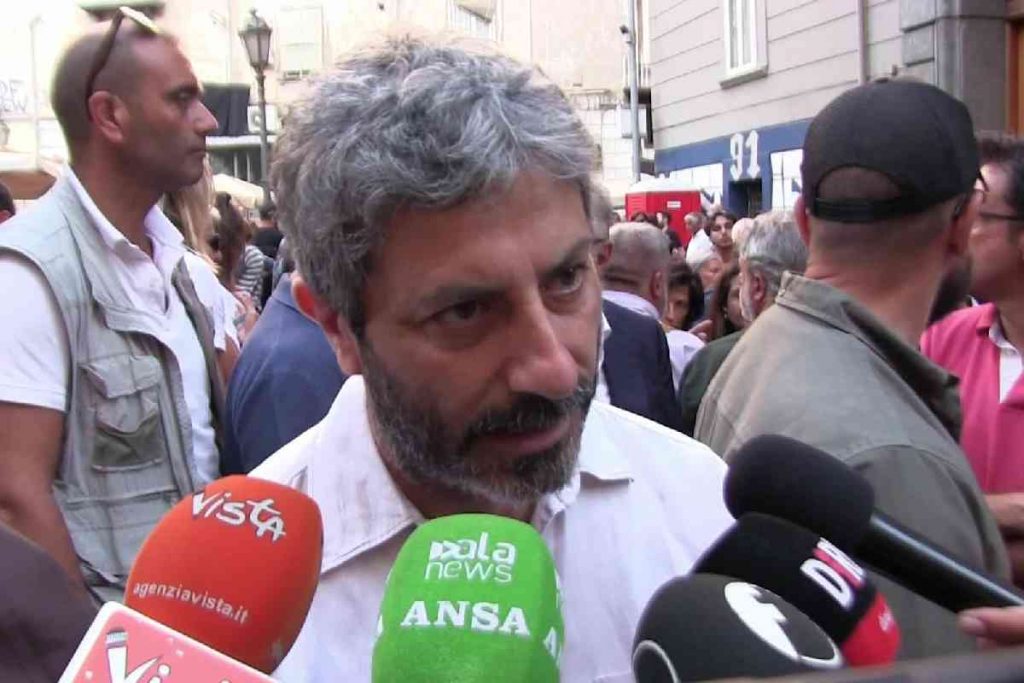 Roberto Fico al corteo per il musicista ucciso a Napoli