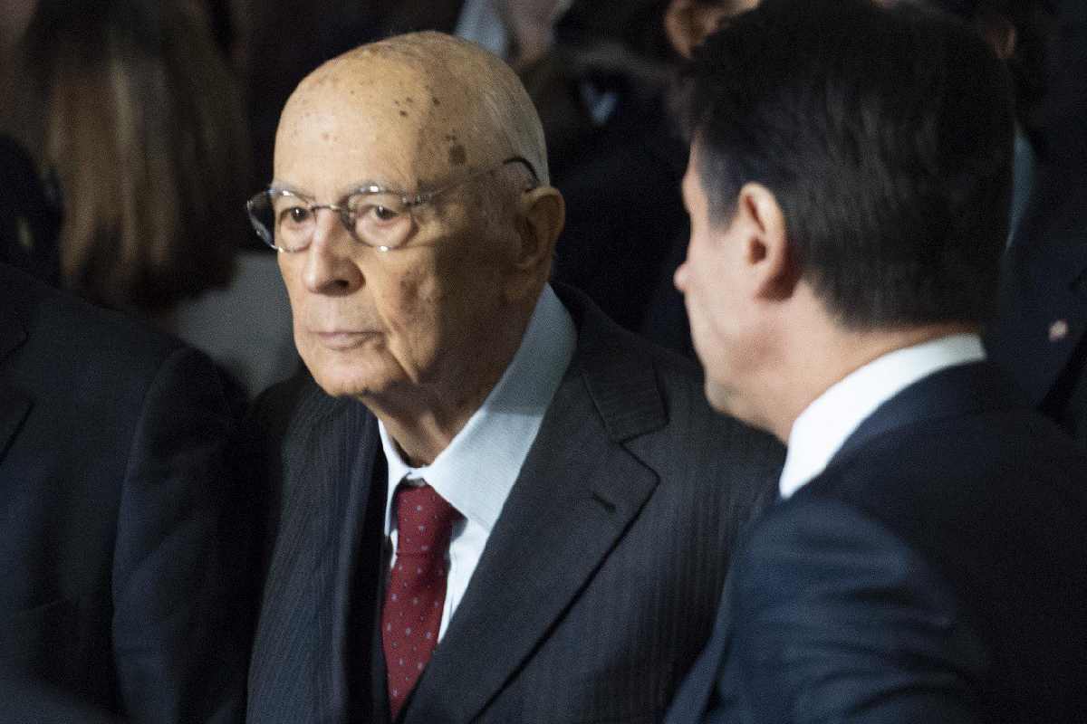 Giorgio Napolitano con accanto Giuseppe Conte di spalle