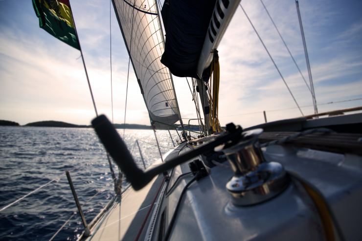 Dettaglio barca a vela nel mare