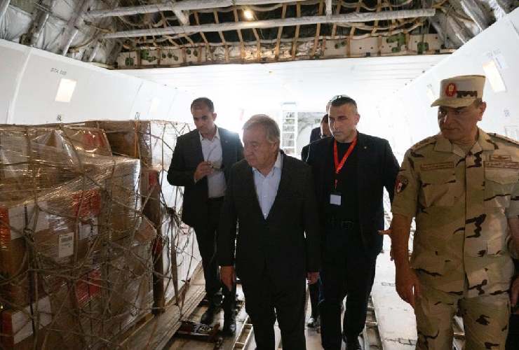 Segretario generale Onu Antonio Guterres a Rafah con gli aiuti umanitari per Gaza