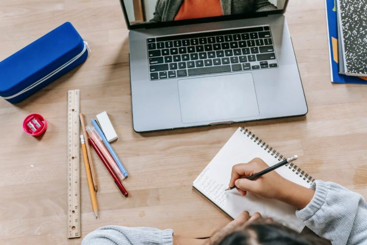 google e amazon offrono corsi gratuiti online