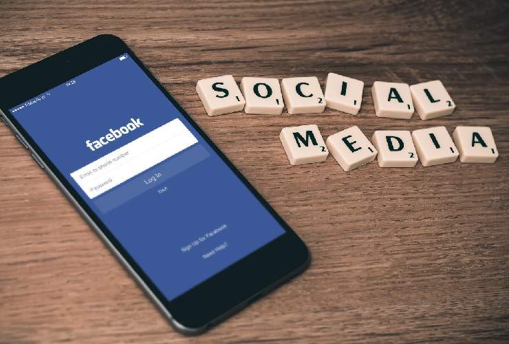 Cellulare e dipendenza dai social
