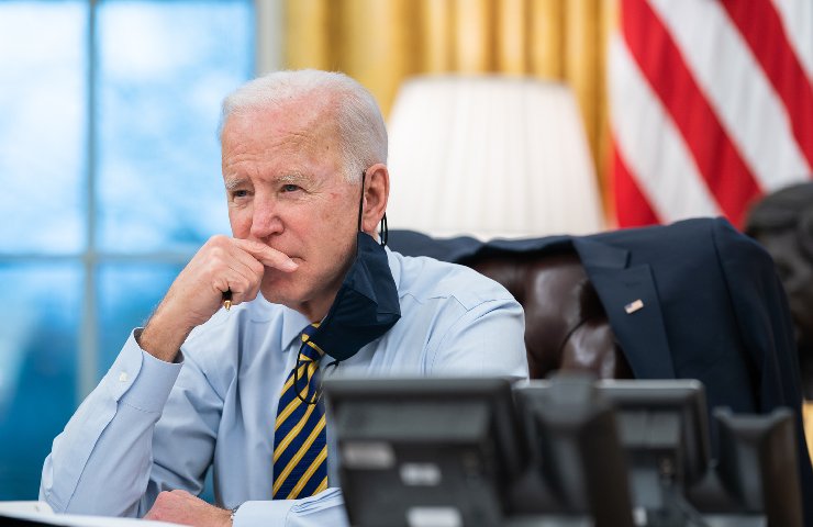Joe Biden partecipa a una conferenza