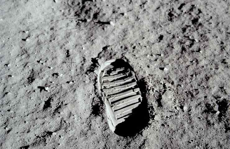 orma umana sulla Luna