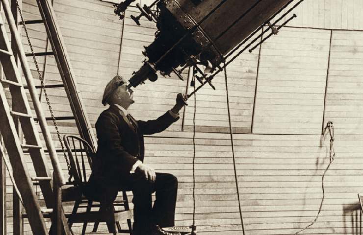 Pianeta Nove: il pianeta fantasma ai confini del Sistema Solare  --- (Fonte immagine: https://www.newsby.it/wp-content/uploads/2023/10/percival-lowell-pianeta-x-11-10-2023-newsby.jpeg)