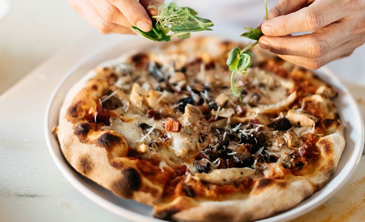 pizza in preparazione